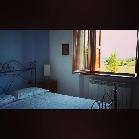 Casale Il Cerqueto Bed & Breakfast Сан Северино Марке Стая снимка